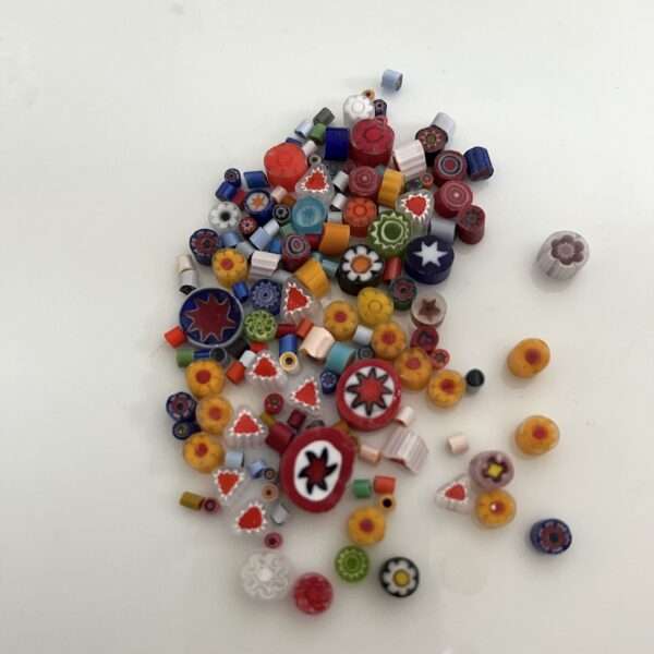 Assortiment de différents Millefioris Transparents et opaques de 2 mm à 12 mm, Ces perles de verre proviennent de Murano
