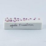 pour obtenir des effets gouttes d'eau ! donner de l'originalité et du relief à vos décorations avec les éclats de verre en opale framboise, pour decor porcelaine