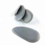 Ce lisseur a décalcomanies a une  prise en main  facile par sa grande flexibilité et de petites dimensions de 8 centimètres x 4 centimètres, et permet de poser des surfaces importantes de vos décalcomanies.