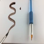 Sa fibre synthétique convient pour tous les types de peinture, et techniques. Ce type de fibre minimise les traces de pinceau, et simplifie la réalisation des aplats, dégradés, fondus.