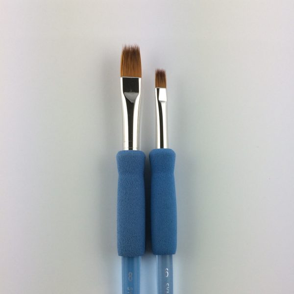 Le pinceau symbiose plat, carré, cranté, effilé, 8031 N°8 est en fibres synthétiques, Il est conçu pour toutes les techniques de peinture, de l'aquarelle, l'acrylique ou les loisirs créatifs