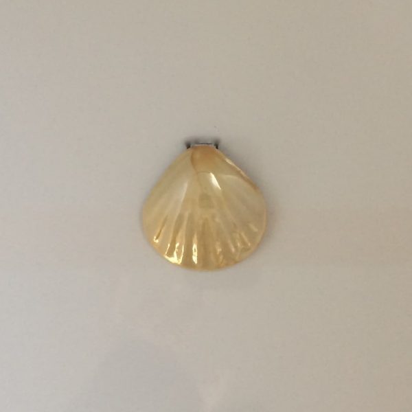 un très beau lustre or, à appliquer avec légereté pour faire ressortir sa brillance dorée