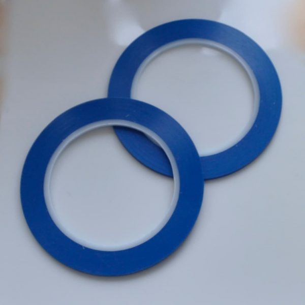ce lot de 2 rubans adhésifs bleus en 3mm par 33m est parfait pour vos réserves ou vos délimitations