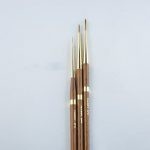 Le  Pinceau 6233i N°0 Isaqua Isabey  est un pinceau en fibre synthétique qui possède des propriétés proches de la Martre. Doté d’une nervosité et d’un ressort, ce poil vous permettra de réaliser les travaux les plus précis.