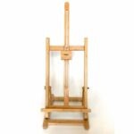 Ce Chevalet de table en bambou pour travail sur plaques est idéal pour ne pas avoir sa plaque en main ou posée à plat sur la table.