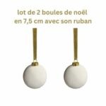 une Nouvelle et très jolie Boule de noël en porcelaine  d'un diamètre de 7,5 centimètres vendue avec son  ruban d'or !