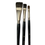 Ce Pinceau Brosse Plate 12UF  N°6  est utilisé en technique américaine ou traditionnelle. Le 12UF est en poils de Petit-Gris, Il mesure 7,1 mm de largeur et le 9 mm de longueur.