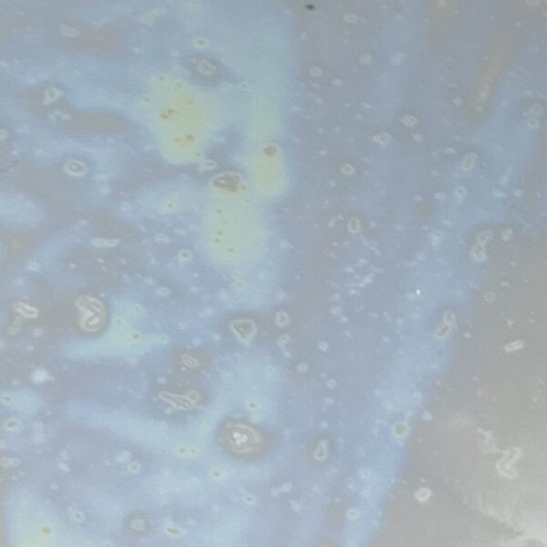 Ce  Lustre bleu glacier en 5 grammes a une jolie nuance marronée rougeoyante et flamboyante. Il donnera un très beau rendu sur vos pièces décoratives et quelque soit la technique employée !