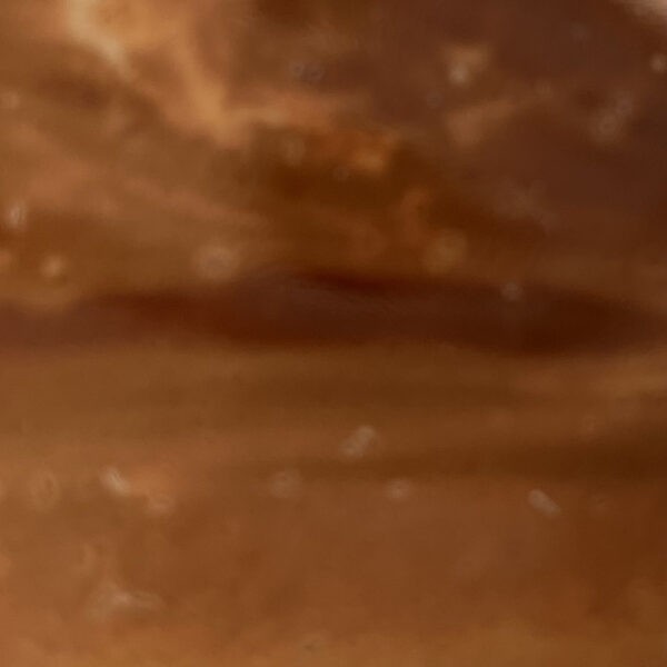 Ce  Lustre brun roux foncé en 2,5 grammes a une jolie nuance marronée rougeoyante et flamboyante. Il donnera un très beau rendu sur vos pièces décoratives et quelque soit la technique employée !