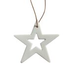 Suspension étoile de noël 8,5 cm, en porcelaine blanche Dimensions : hauteur 8,5 cm, largeur 8,5 cm, épaisseur 3 mm