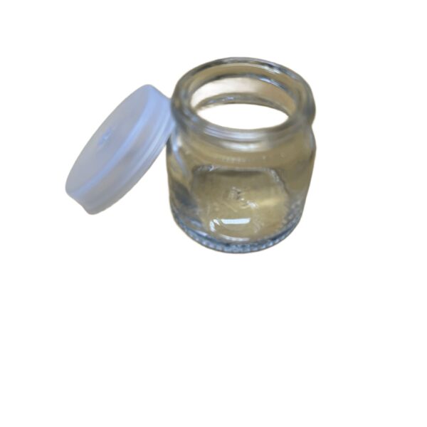 Idéal, ce pilulier en verre pour conserver vos couleurs préparées, ou pigments de peinture sur porcelaine. capacité 12,5ml.