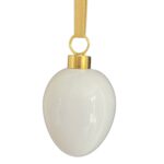 Une jolie goutte d'eau en porcelaine blanche à décorer ! sa hauteur est de 6 cm.