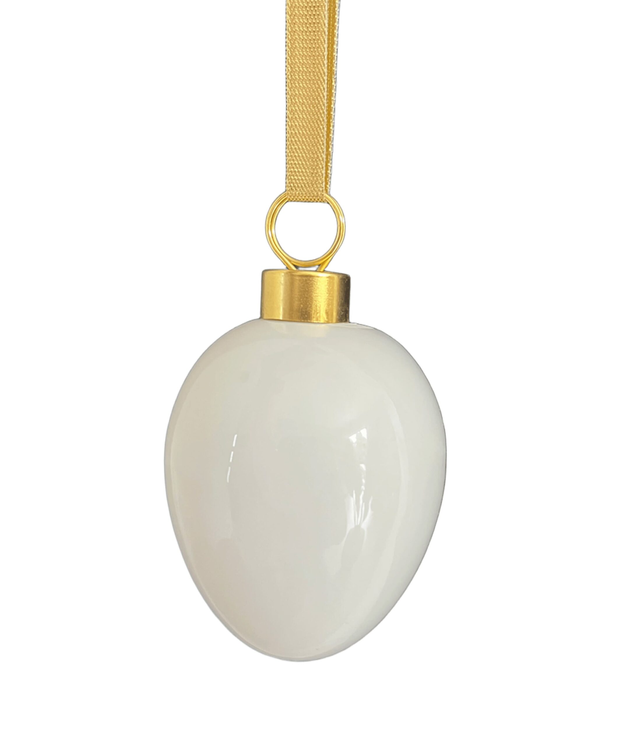 Suspension-noël-goutte-d-eau Une jolie goutte d'eau en porcelaine blanche à décorer ! sa hauteur est de 6 cm.