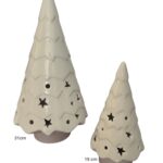 un joli petit sapin photophore en porcelaine blanche d'une hauteur de 19 centimètres à décorer.